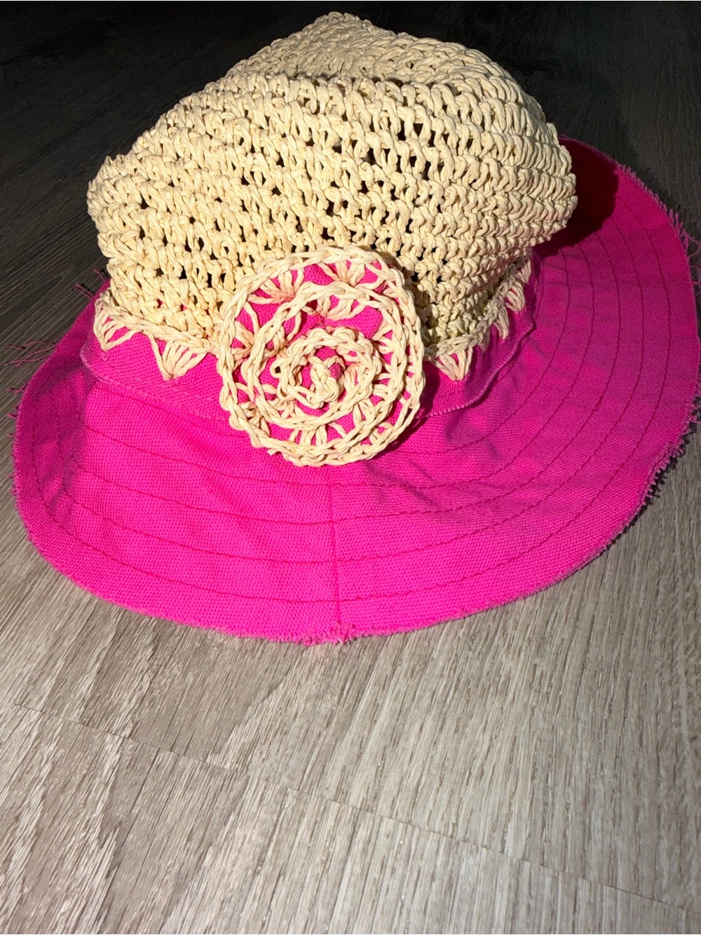 Women's Two-Tone Straw Sun Hat with Bright Pink Brim